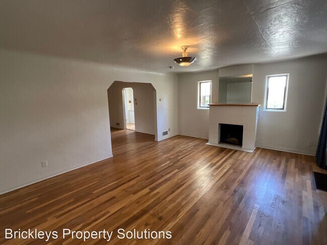 Foto del edificio - 3 br, 2 bath House - 815 Fitzgerald Rd NW