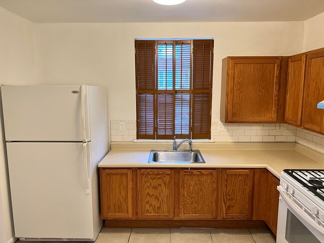 Foto del edificio - Spacious 3 Bedroom End Unit- Baltimore, MD