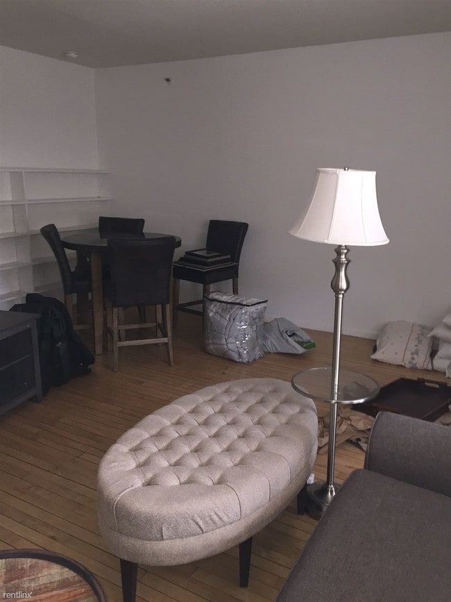 Building Photo - 2 br, 2 bath  - 928 E Moyamensing Ave Apt 2-2