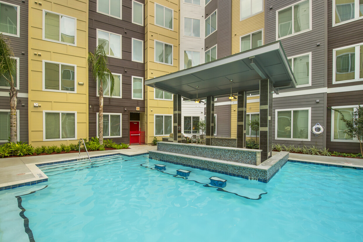 Icon - Two Pools with Swim-up Bar - The Icon & The Lofts - Student Living