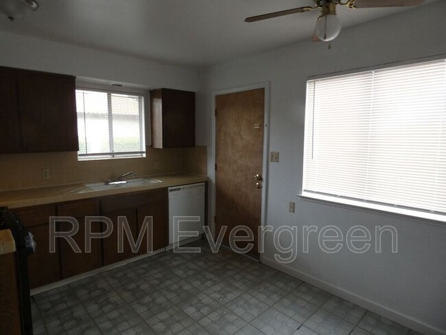 Building Photo - 1520 S Reed Ave