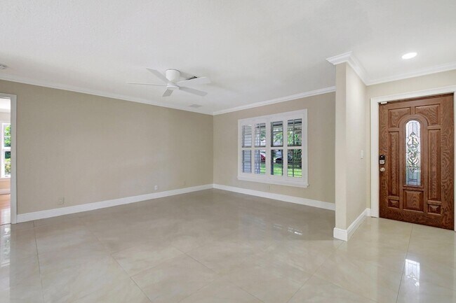 Foto del edificio - 4610 Pine Tree Dr