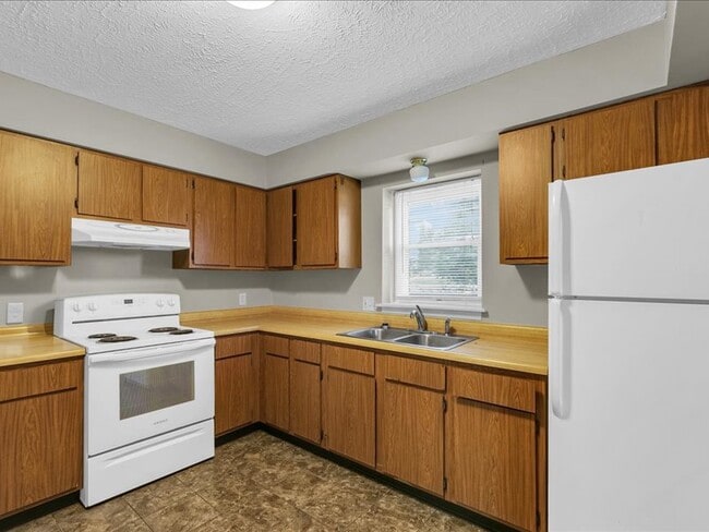 Building Photo - 112 W Raab Rd