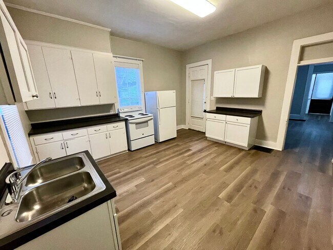 Foto del edificio - 650 W Ash St