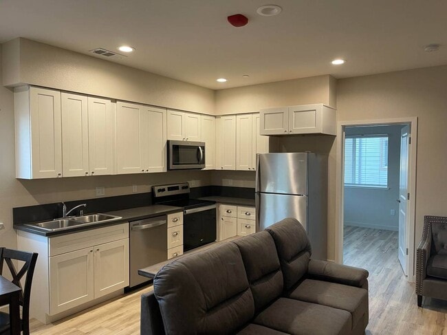 Building Photo - Valley Place