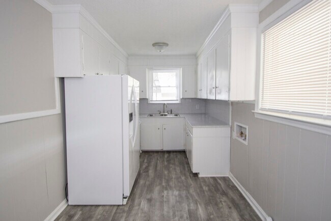 Building Photo - Cozy Home on Omega Dr