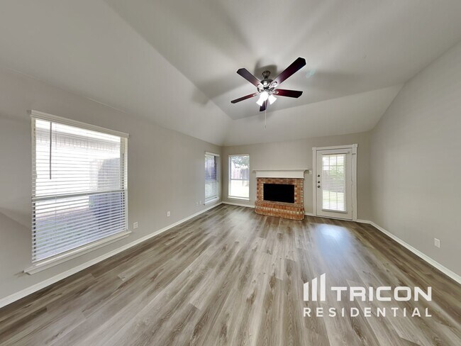 Foto del edificio - 1082 Roundrock Dr