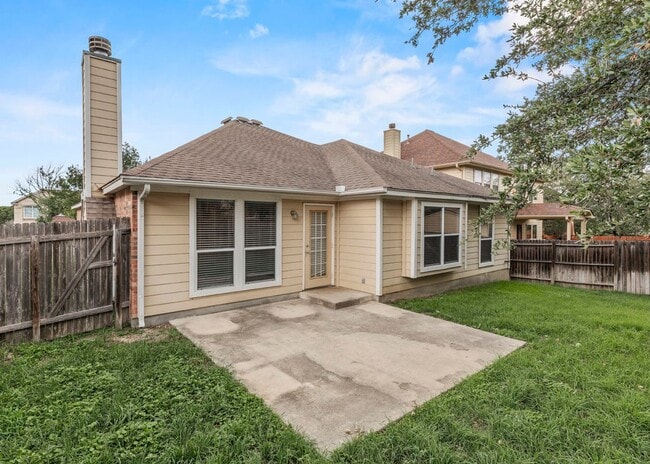 Building Photo - GORGEOUS HOME IN GATED COMMUNITY
