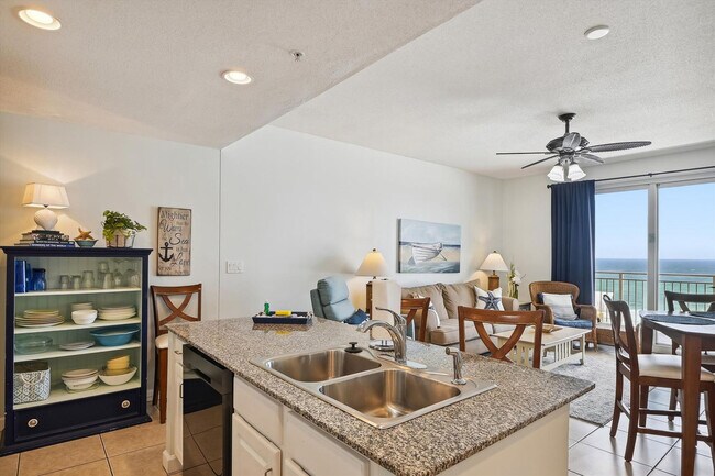 Foto del edificio - 12011 Front Beach Rd