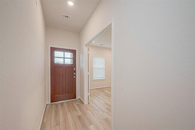 Building Photo - 2226 Royal Ann Wy