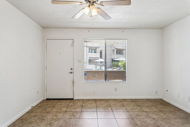 Foto del edificio - 5995 N 78th St