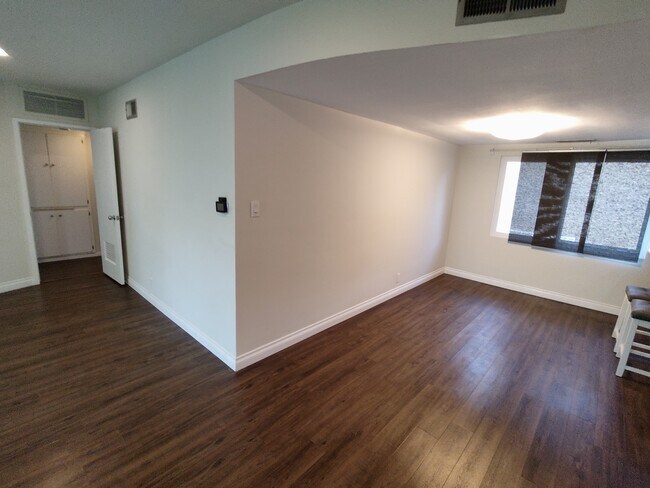 Foto del edificio - 370 Cliff Dr