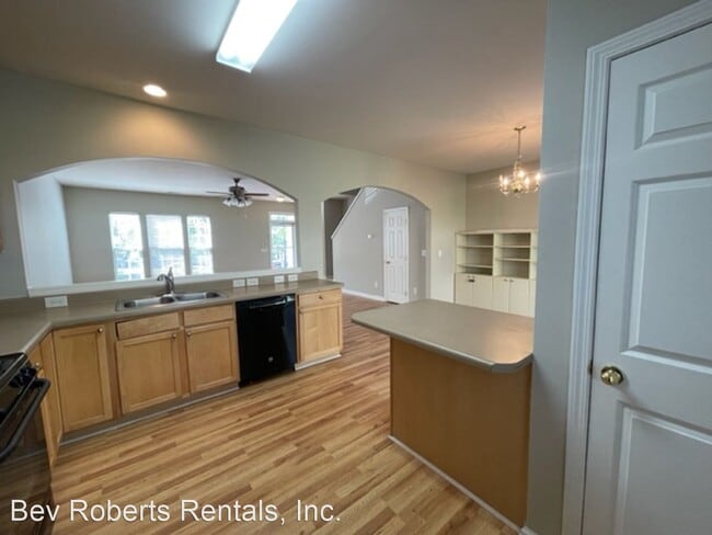 Building Photo - 3 br, 2.5 bath House - 804 Walnut Woods Drive