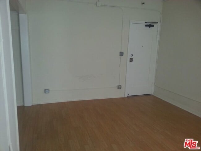 Foto del edificio - 425 S Grand View St