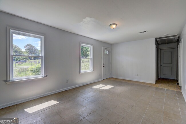 Building Photo - 5724 Edwina Dr