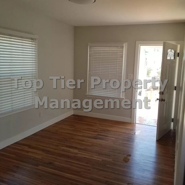 Building Photo - ***Charming 1 Bed / 1 Bath Cottage in Sout...