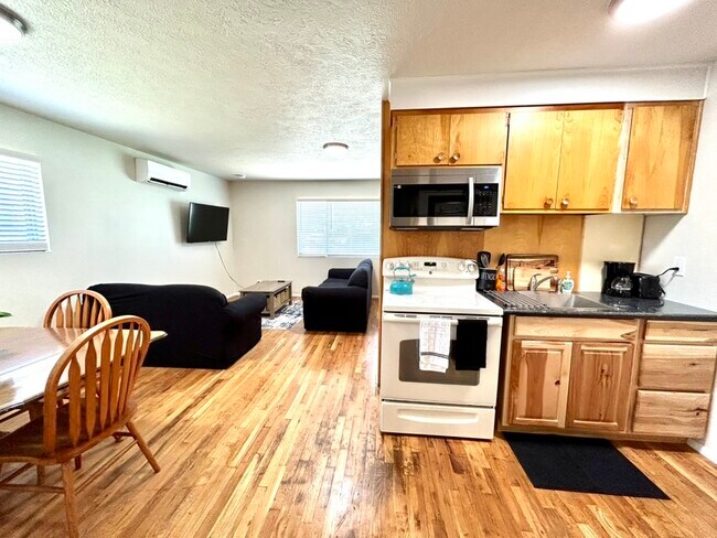 Foto del edificio - 220 N Owyhee St