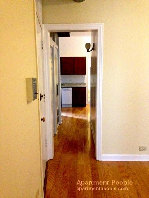 Building Photo - 1821 W North Ave