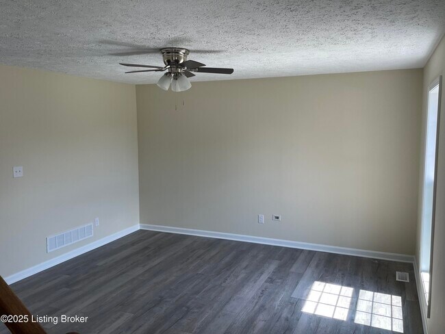 Building Photo - 9630 Combs Ln