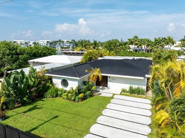 Building Photo - 7610 Bayside Ln