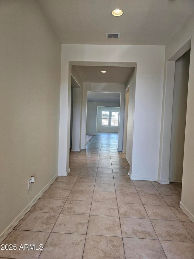 Building Photo - 8622 W Rancho Dr