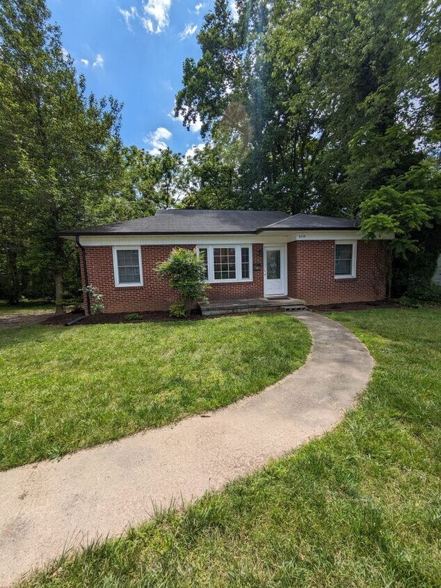Primary Photo - 3BD/1BA Single Family Home in Hickory!