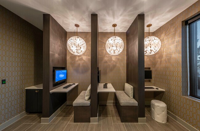 Centro de negocios con espacios de trabajo remoto - The Lyla