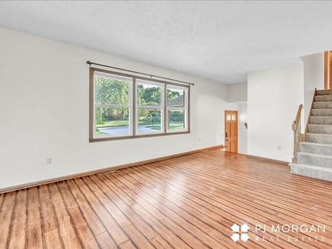 Building Photo - 3 bedroom 2 bath house in a great location!