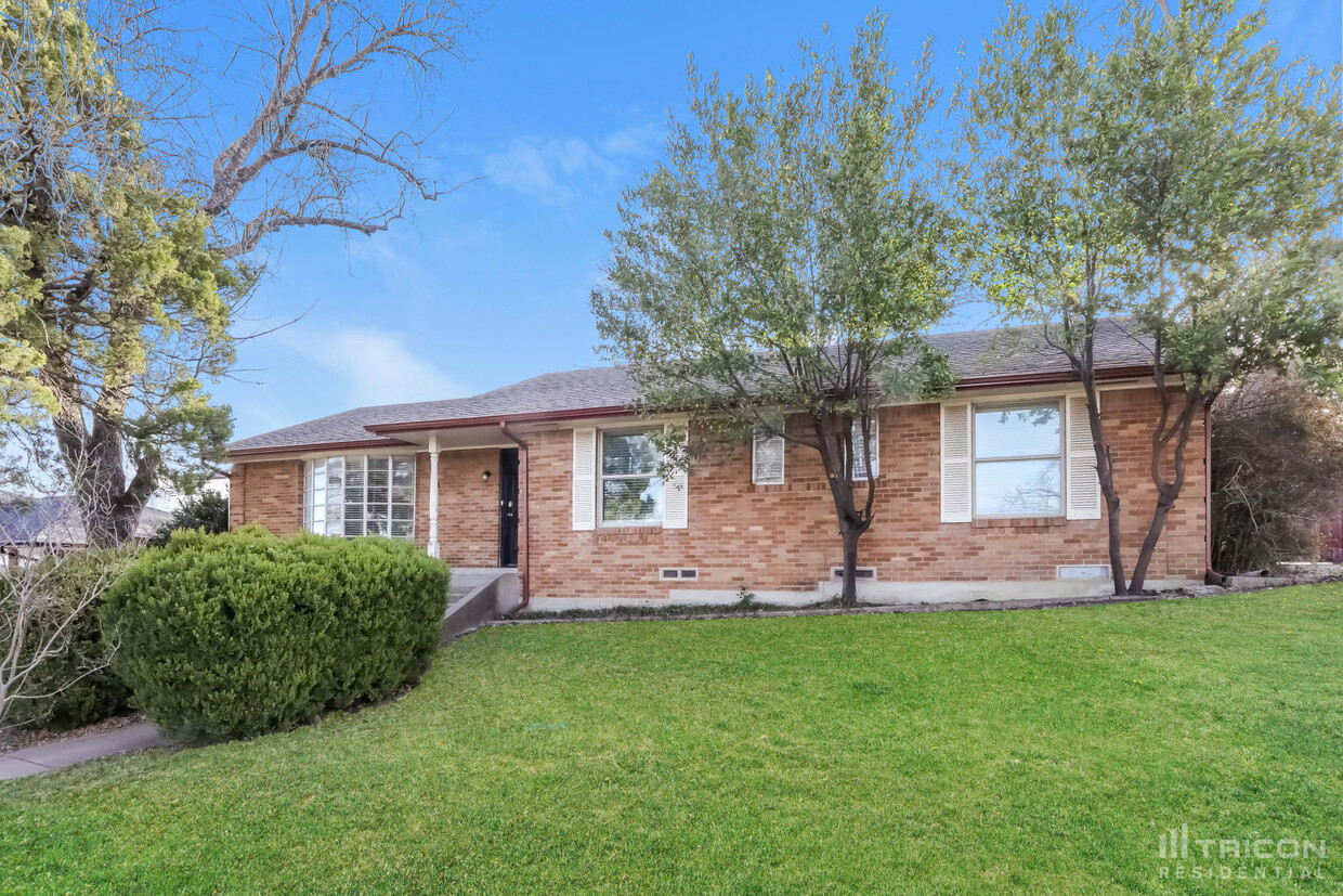 Primary Photo - 3240 Springwood Ln