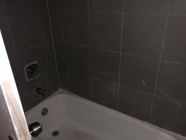 Foto del edificio - 2 bed 1 bath