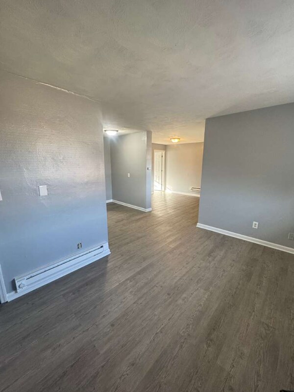 Foto del edificio - 1334 Juniper Dr
