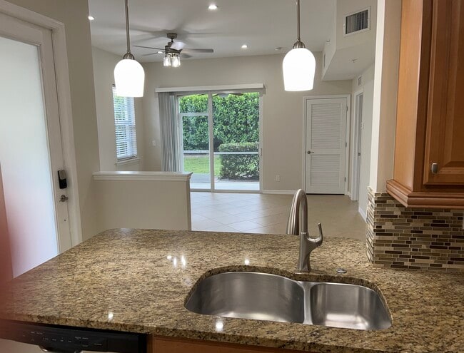 Building Photo - 7511 Oakshade Cir