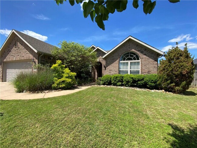 Building Photo - 3104 SW Tunica Ave