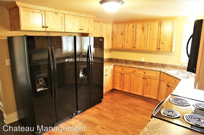 Building Photo - 4 br, 1 bath Apartment - 685 SE Vera Ave.
