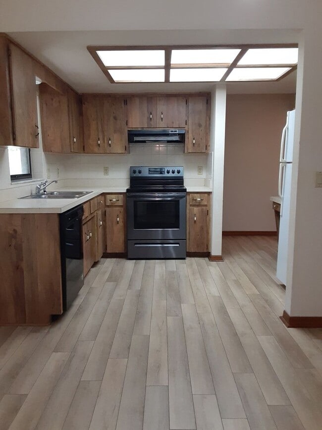 Building Photo - Adorable Single Family Home