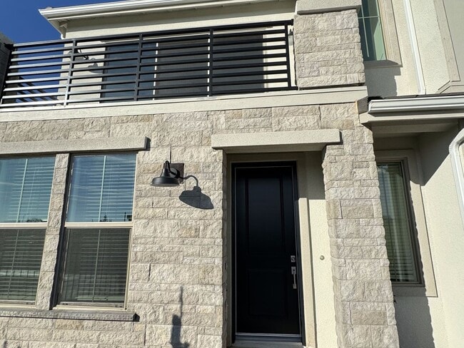 Building Photo - 546 W Mahogany Ln