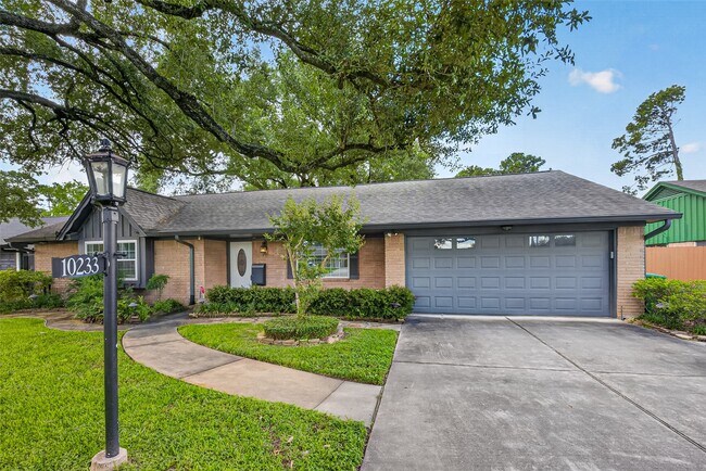 Foto del edificio - 10233 Moorberry Ln