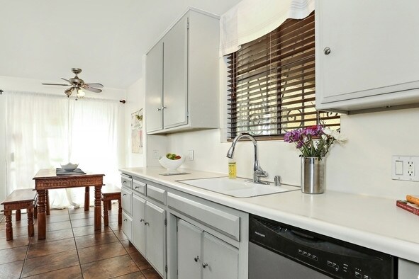 Foto del edificio - 1820 Canyon Dr