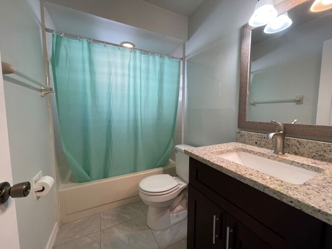 Building Photo - Excellent Deal!