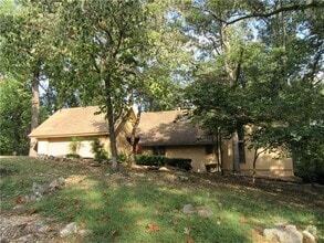 Building Photo - 2907 Summit Dr