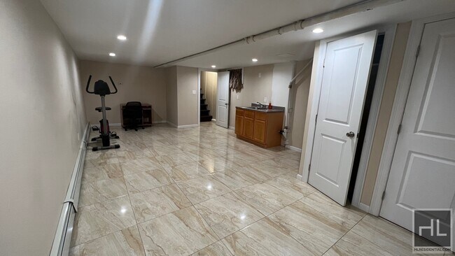 Building Photo - NEWLY RENOVATED  BEAUTIFUL STUDIO EAST 42 ...