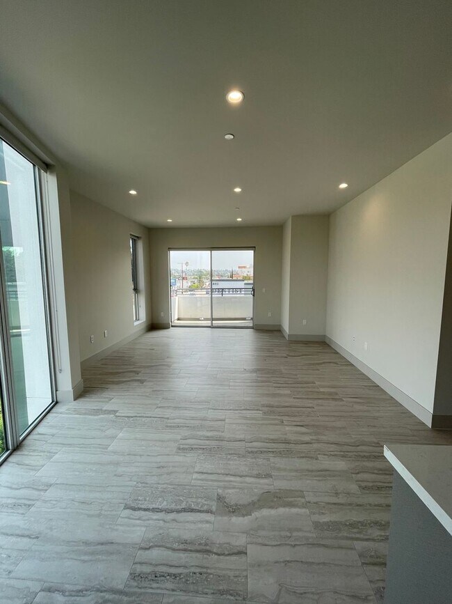 Interior Photo - La Vida Melrose