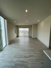 Interior Photo - La Vida Melrose