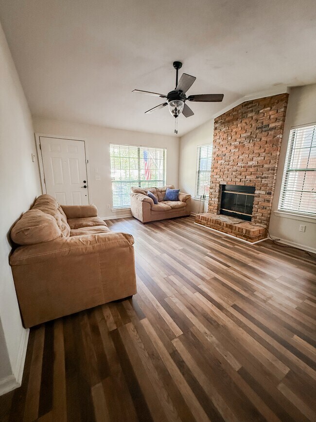 Building Photo - 2312 Brynmahr Dr