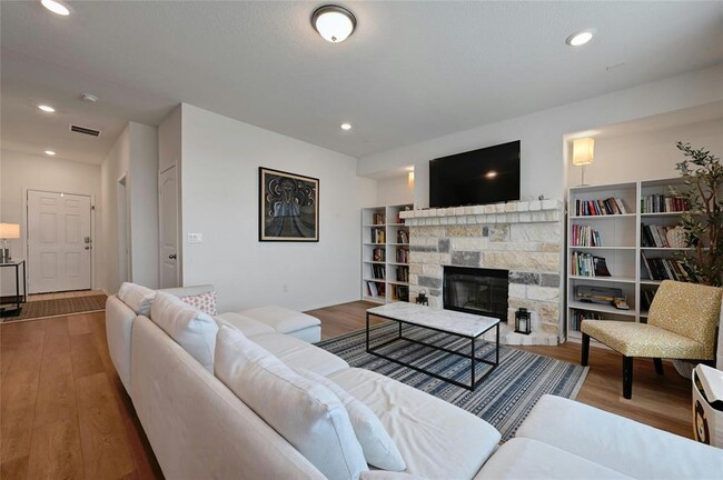 Building Photo - 8101 Knoxville Trl