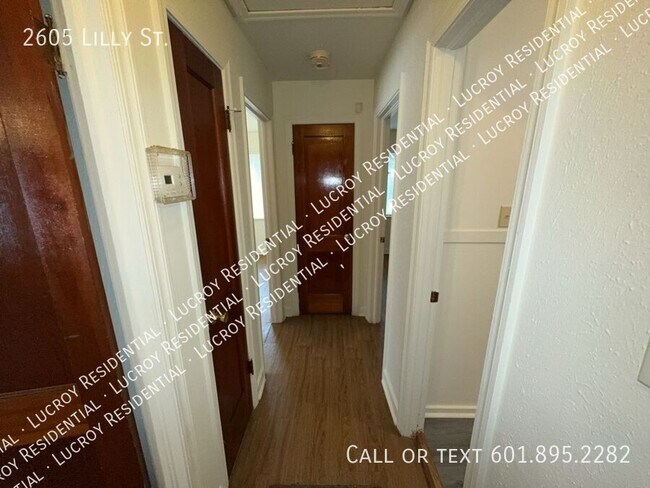 Building Photo - Welcome to this charming 4-bedroom, 2-bath...