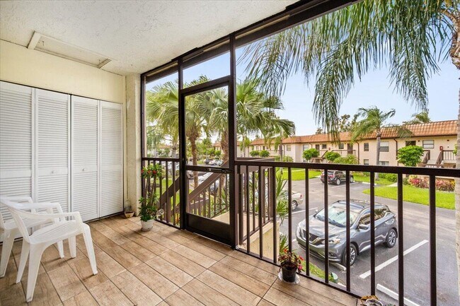 Foto del edificio - 7197 Golf Colony Ct