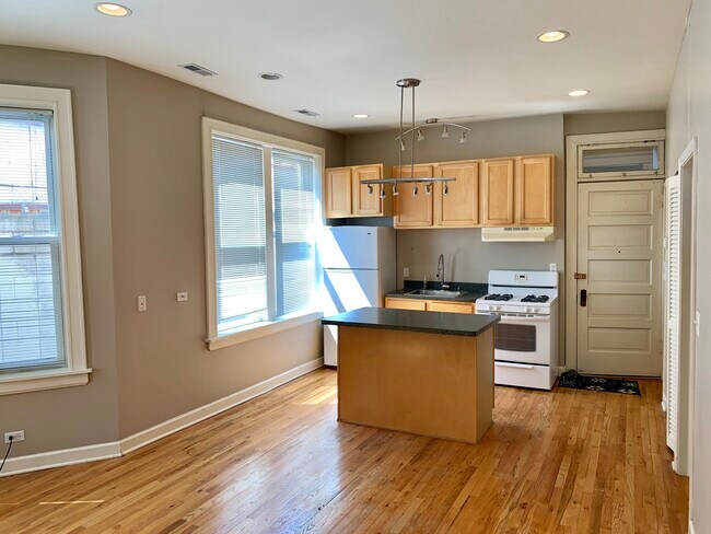 Open concept Kitchen Living - 1453 W Taylor St
