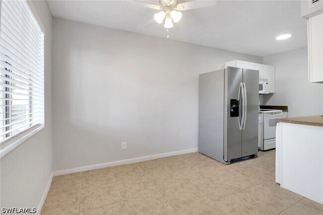 Foto del edificio - 4635 Bayshore Dr