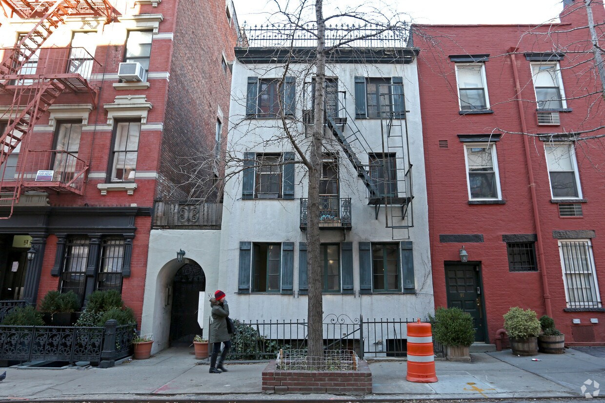 Building Photo - 93 Perry St